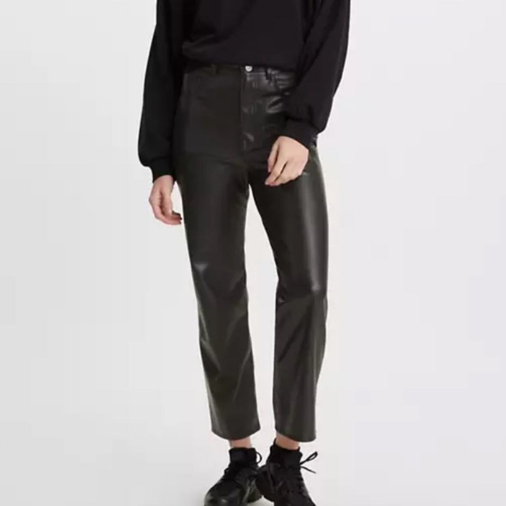 Levi's FAUX LEATHER RIBCAGE STRAIGHT PANTS size 25